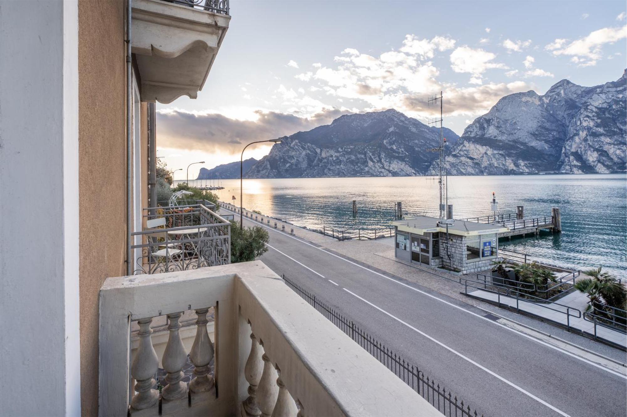 Lake Sensation - Garda Lake View Torbole Sul Garda Εξωτερικό φωτογραφία